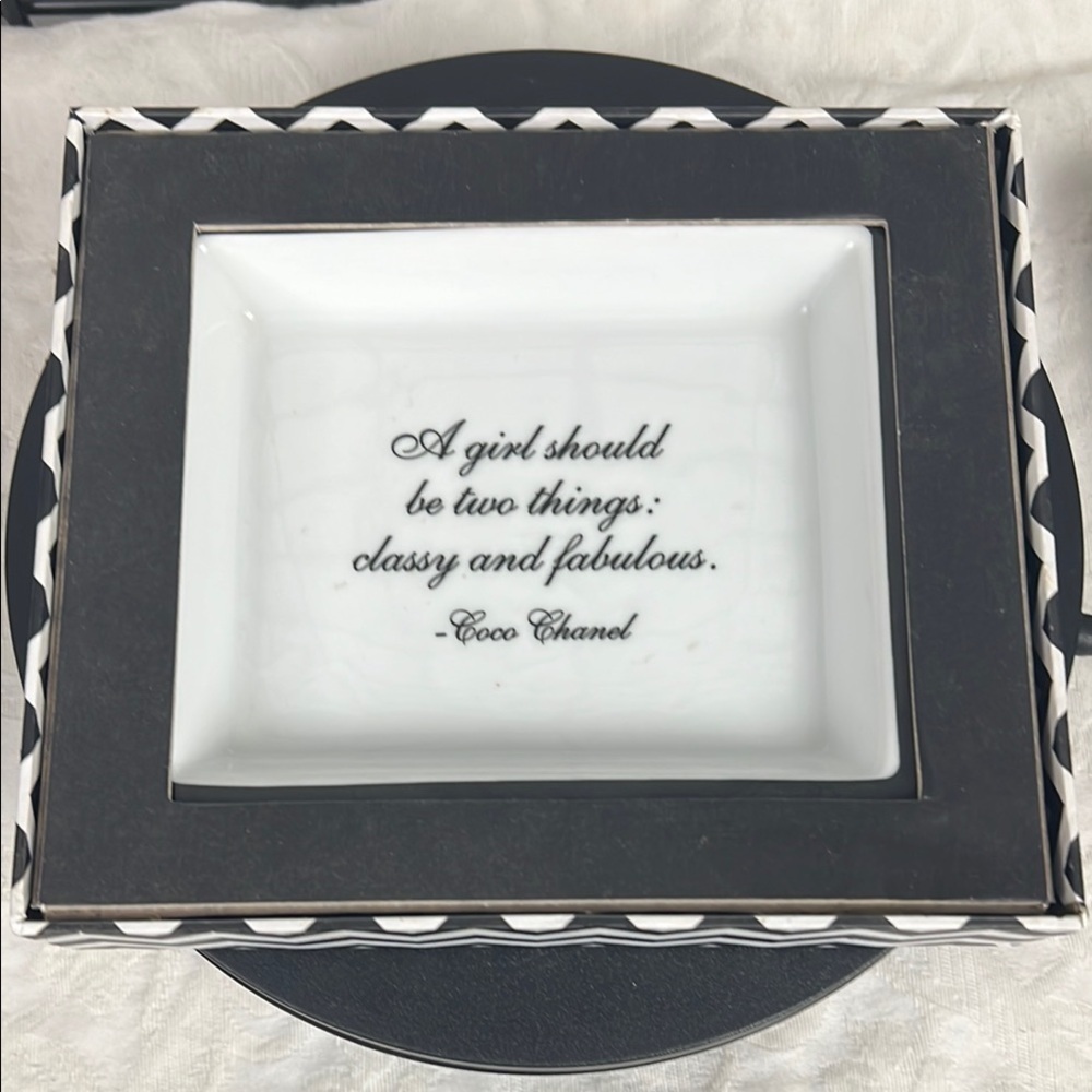Gorgeous trinket dish with quote from CoCo Chanel Great gift idea 🎁🎁 - Picture 7 of 12